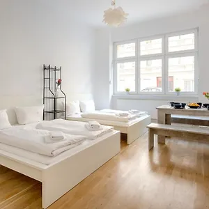 Newton-appartement Mit 3 Schlafzimmern Berlin